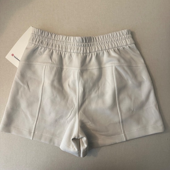 Lululemon Softstreme High-Rise Short 4" Bone - Picture 5 of 6